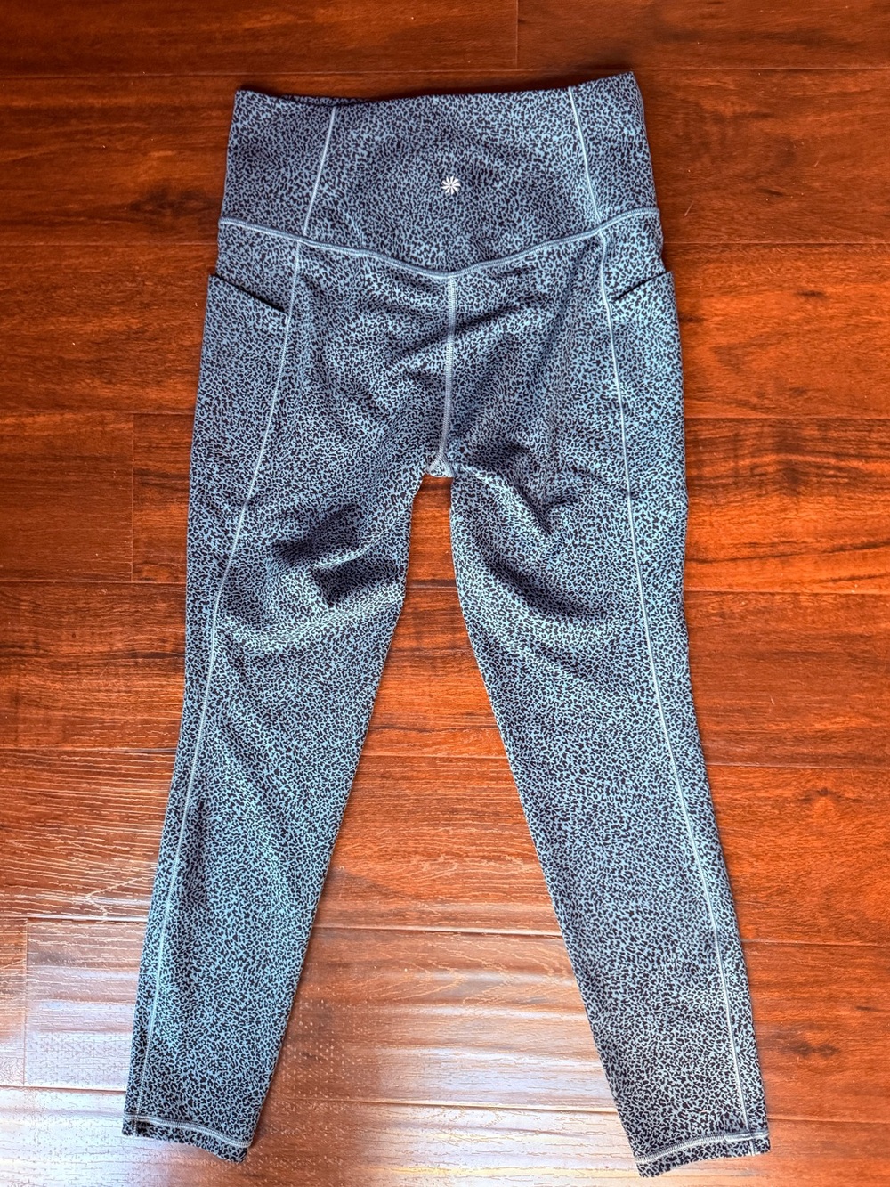 Athleta Salutation Stash II Textured Tight blue animal print size MT - Picture 3 of 6